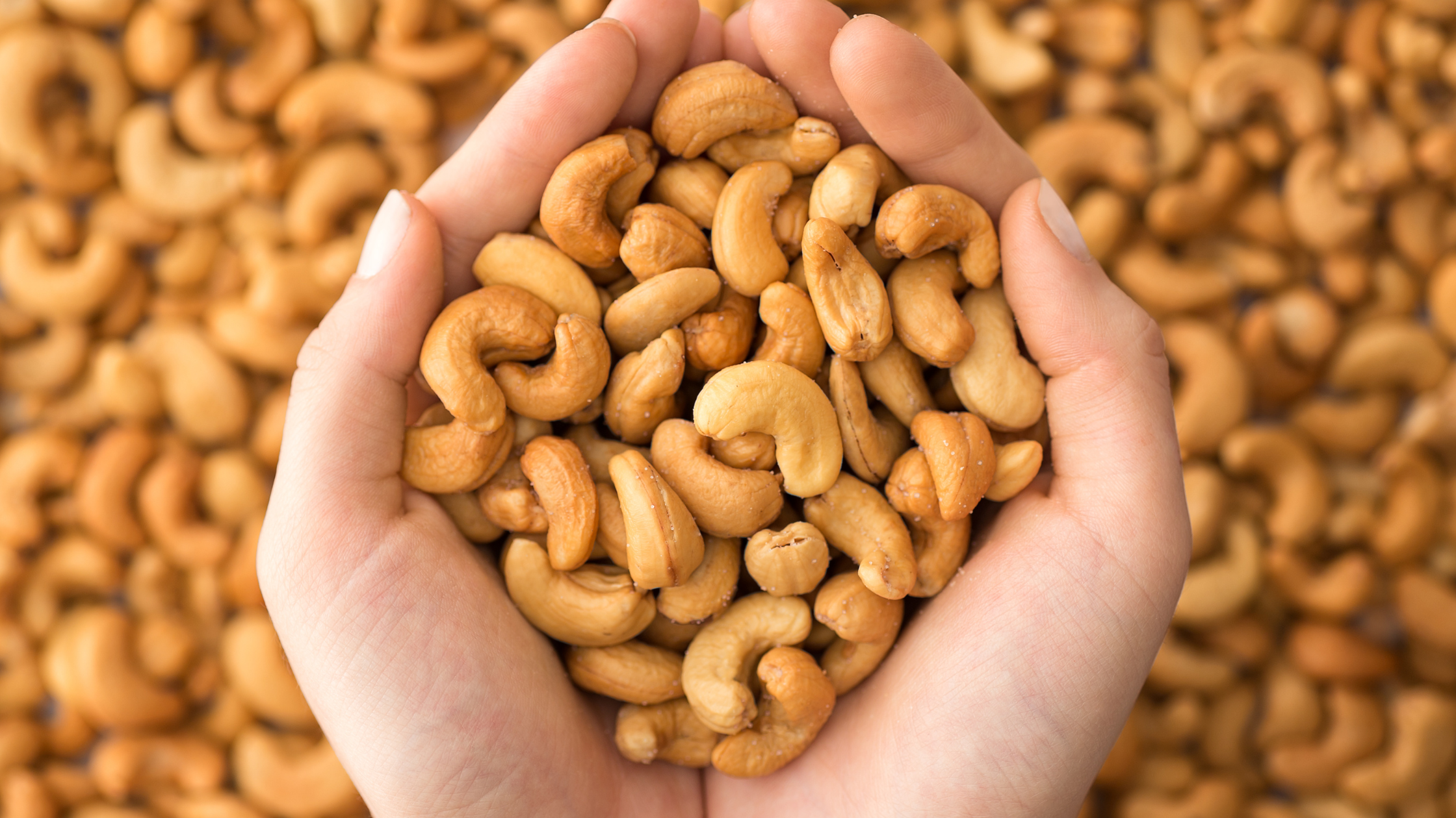 A Comprehensive Breakdown On the Health Benefits of Cashews